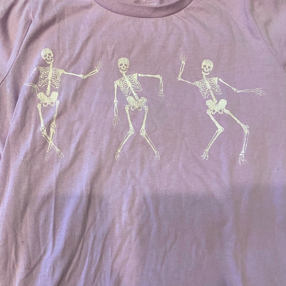 Size Small Lavender Dancing Skeleton Graphic T-Shirt - Picture 4 of 4